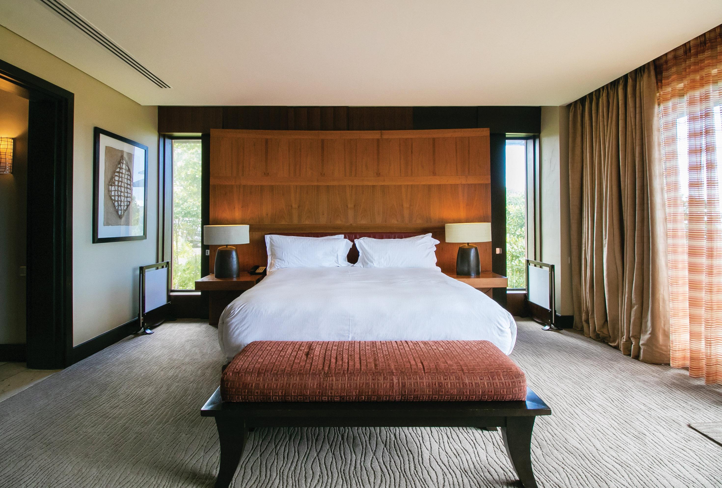 Pezula Nature Retreat Knysna Exterior foto A bedroom at the Ritz-Carlton, Dubai