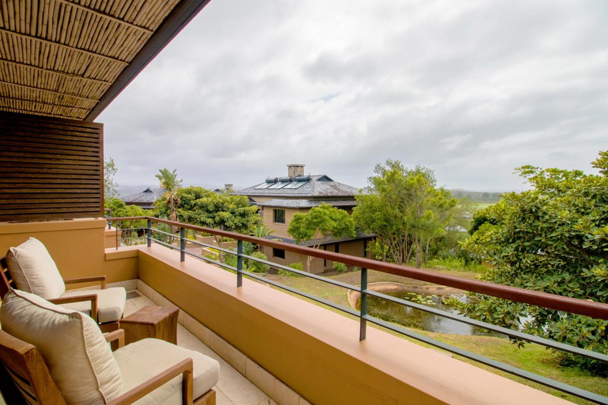 Pezula Nature Retreat Knysna Habitación foto A view from a balcony