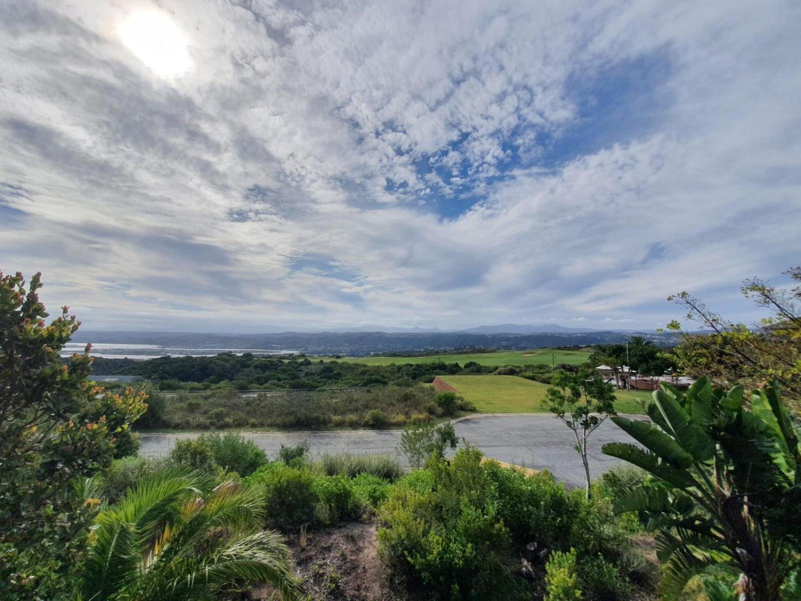Pezula Nature Retreat Knysna Habitación foto View of the N2 highway from the top of the hill