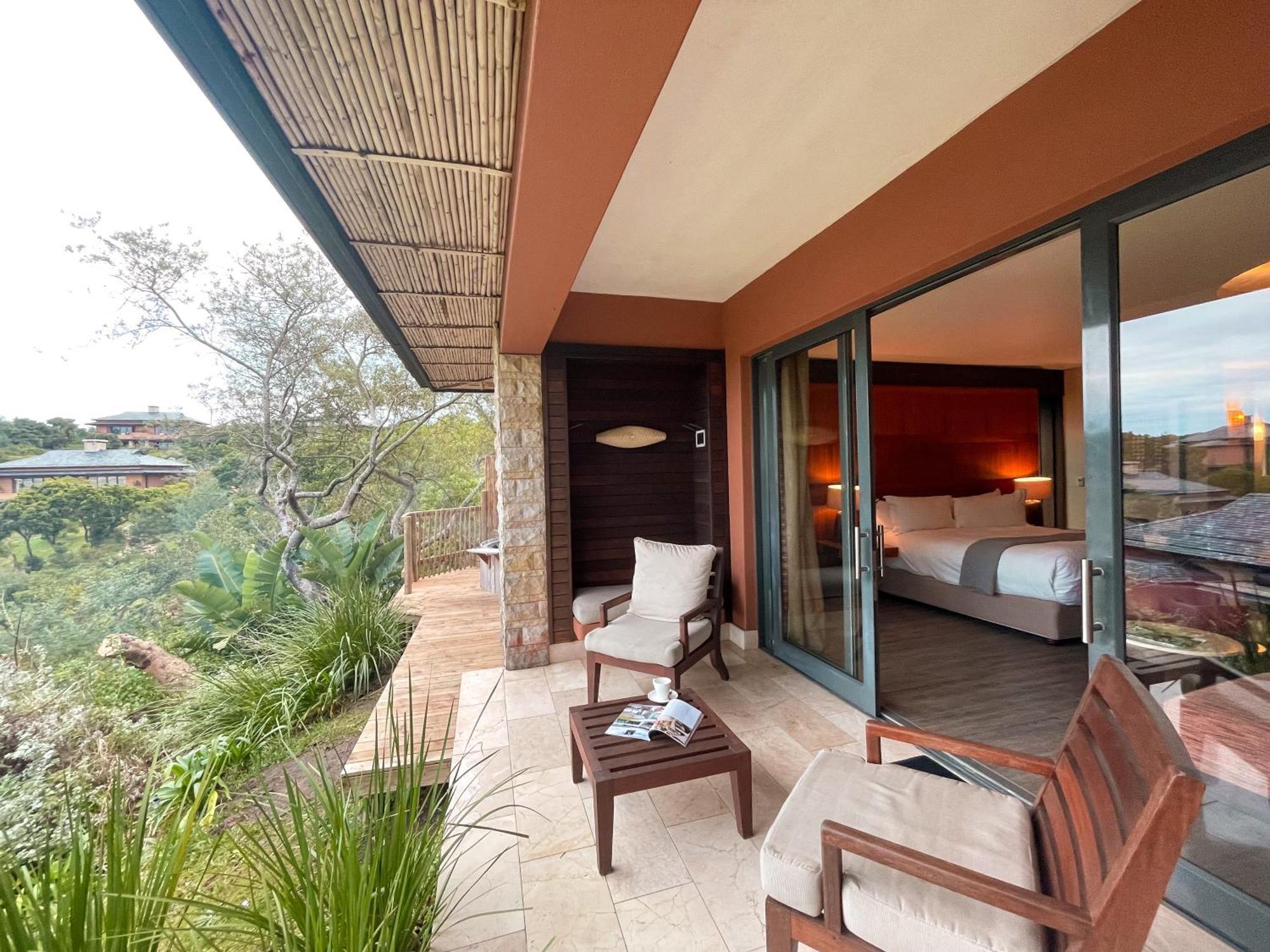 Pezula Nature Retreat Knysna Habitación foto A guest room at the Falls Lodge